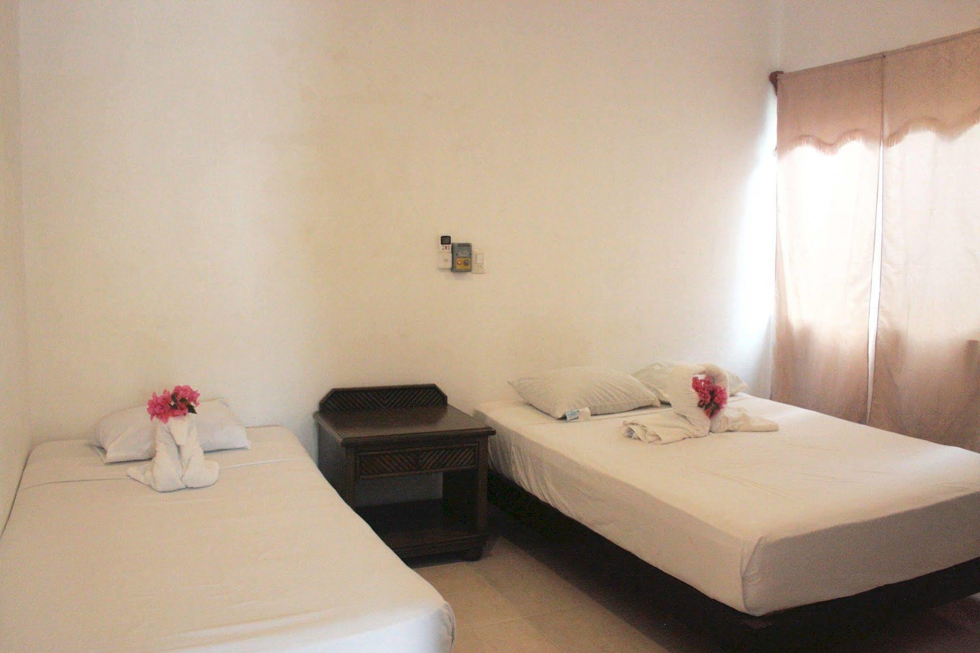 The Yak Hostel Playa del Carmen Εξωτερικό φωτογραφία