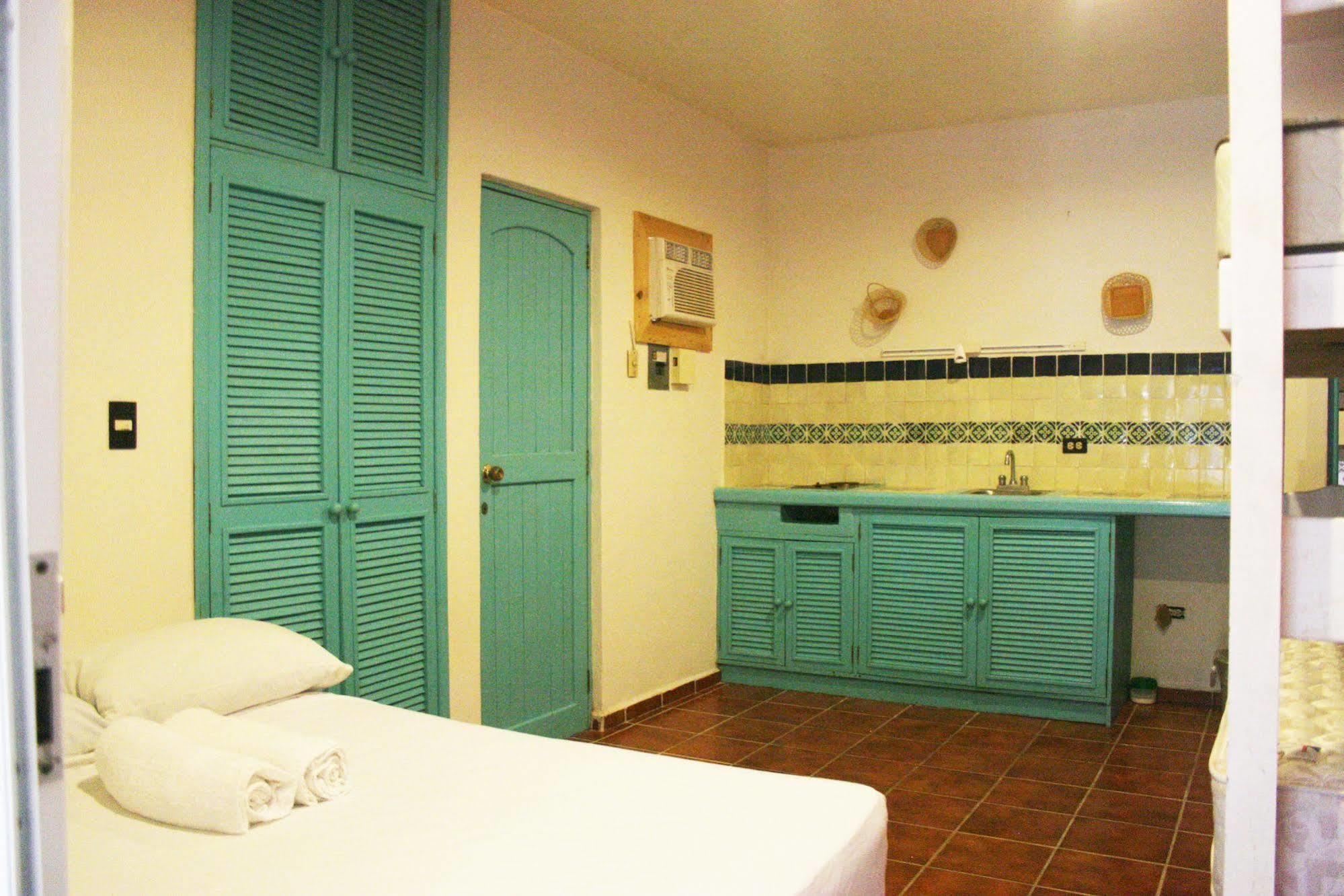The Yak Hostel Playa del Carmen Εξωτερικό φωτογραφία