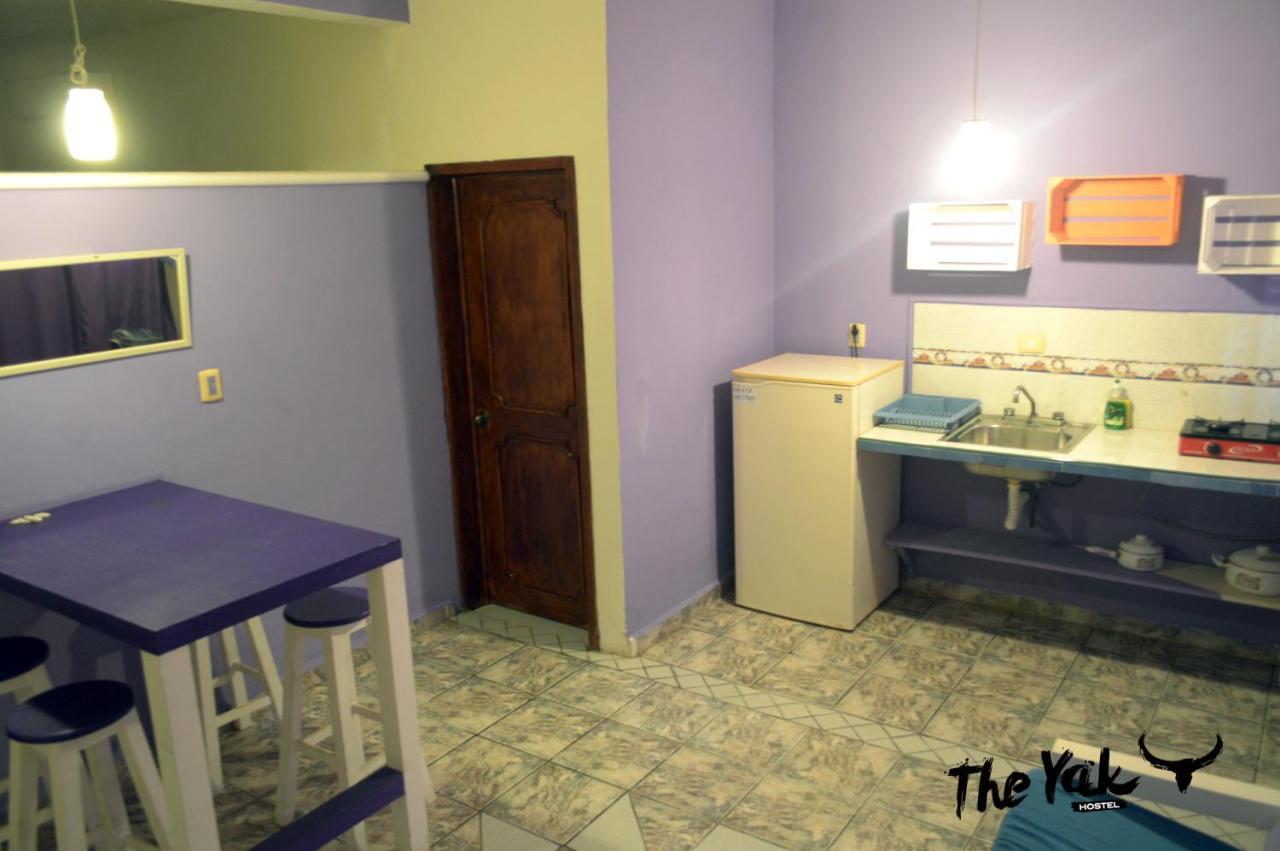 The Yak Hostel Playa del Carmen Εξωτερικό φωτογραφία