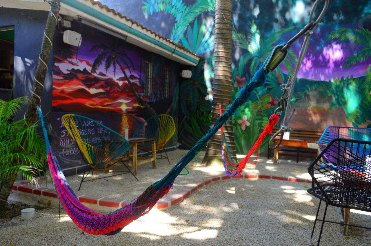 The Yak Hostel Playa del Carmen Εξωτερικό φωτογραφία