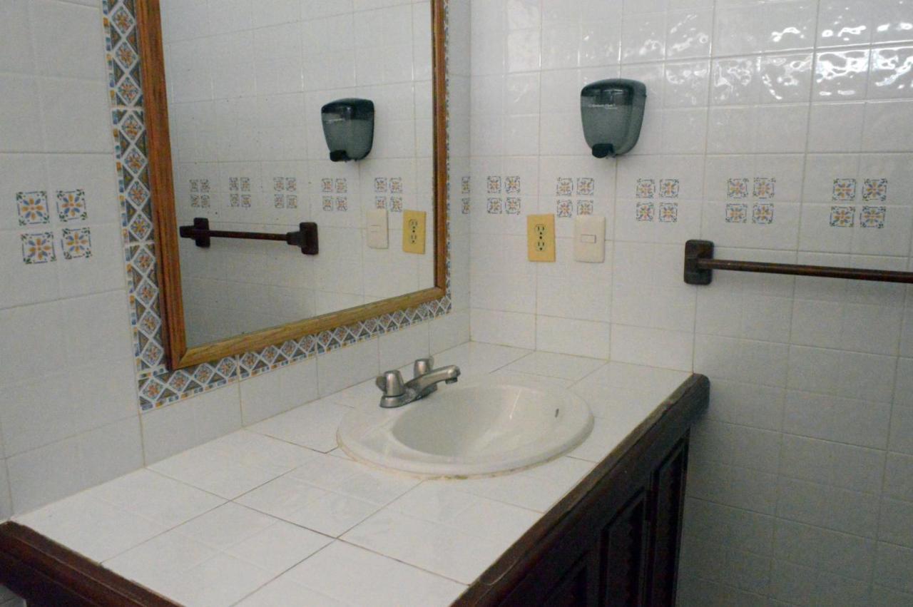 The Yak Hostel Playa del Carmen Εξωτερικό φωτογραφία